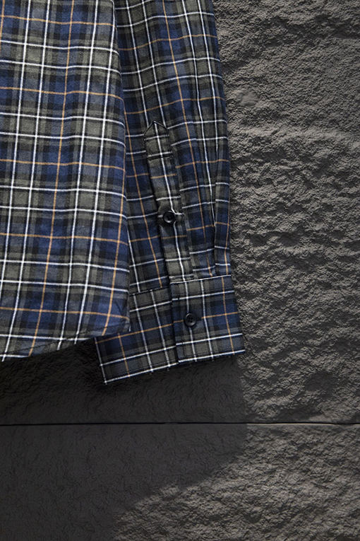 バレンシアガ Balenciaga 新しいロゴの長袖シャツ
