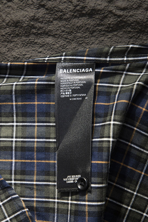 バレンシアガ Balenciaga 新しいロゴの長袖シャツ