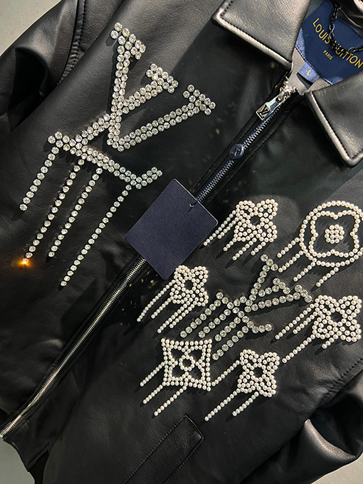 ルイヴィトン LV 新しいロゴ刺繍レザージャケット