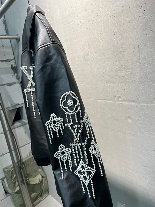 ルイヴィトン LV 新しいロゴ刺繍レザージャケット