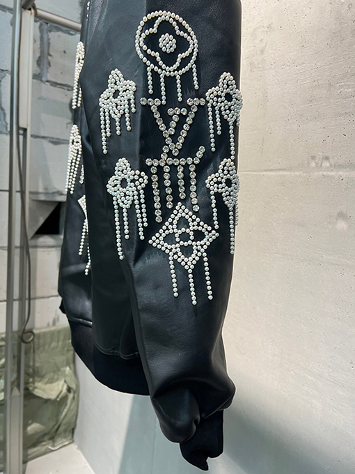 ルイヴィトン LV 新しいロゴ刺繍レザージャケット