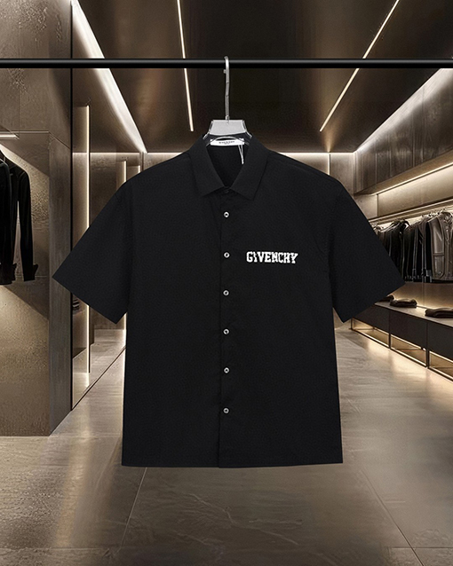 ジバンシイスーパーコピー Givenchy 胸元に割れロゴプリントをした半袖シャツ