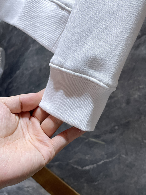 クロムハーツ 馬蹄とサンスクリット十字をあしらった真空刺繍のフード付きスパーカー