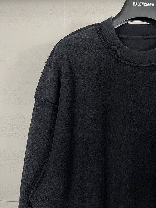 バレンシアガ 新しいロゴ刺繍入りリバースウォッシュダメージクルーネックスパーカー
