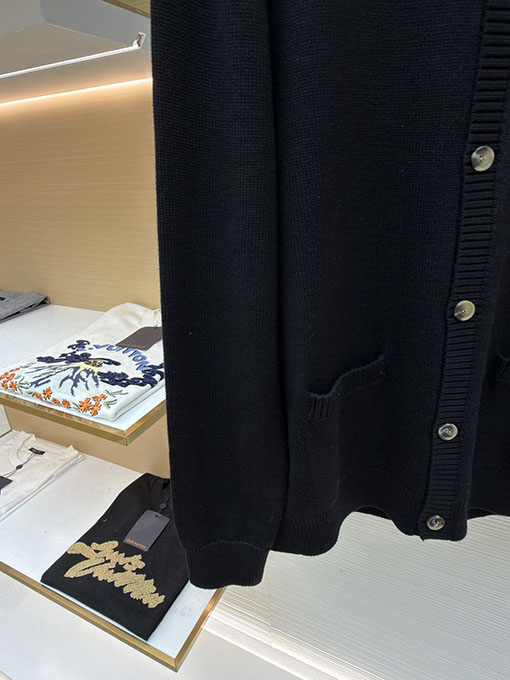 プラダ クルーネックシングルブレストカシミアカーディガン