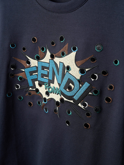 フェンディスーパーコピーネイビー アイレット刺繡  グラフィック 半袖 Tシャツ