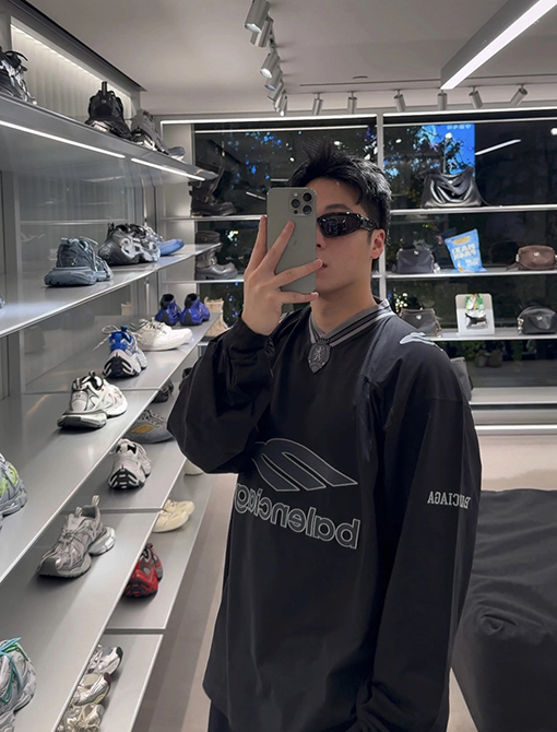 バレンシアガ Balenc1aga アメリカンフットボールの長袖シャツ