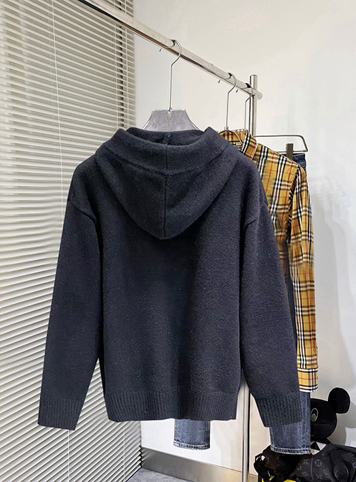 バーバリー BURBERRY 新モデルレターロゴフード付きセーター