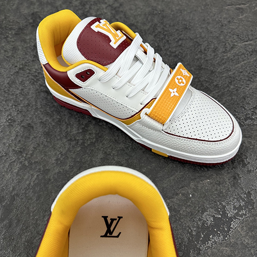ルイヴィトン LV Trainer パンチングの牛革スニーカー