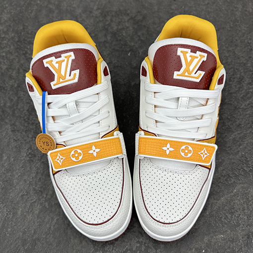 ルイヴィトン LV Trainer パンチングの牛革スニーカー