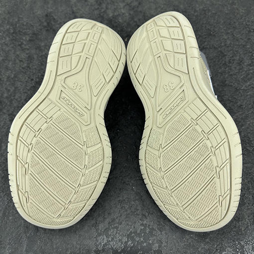 バレンシアガ Balenciaga HAMPTONS WORN-OUT ミディアムダメージスニーカー
