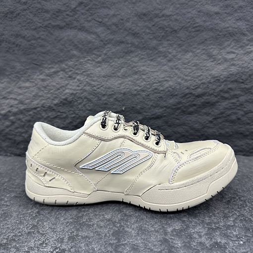 バレンシアガ Balenciaga HAMPTONS WORN-OUT ミディアムダメージスニーカー