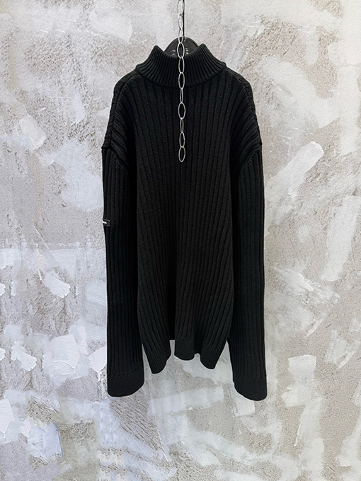 バレンシアガ Balenciaga 袖にシリコンレザーラベルスタンドカラーハーフジップニットセーター