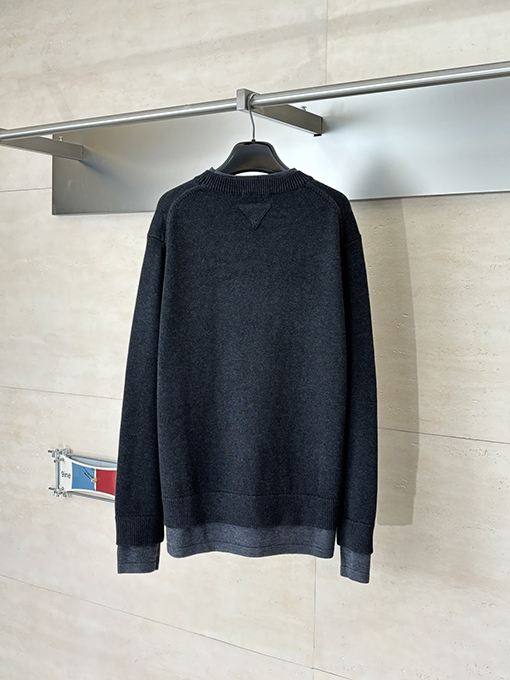 プラダ ホリデーコレクション カシミア＆ウールブレンド リブニット クルーネックセーター