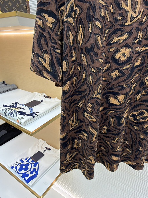 ルイヴィトン ヒョウ柄ジャカード半袖Tシャツ