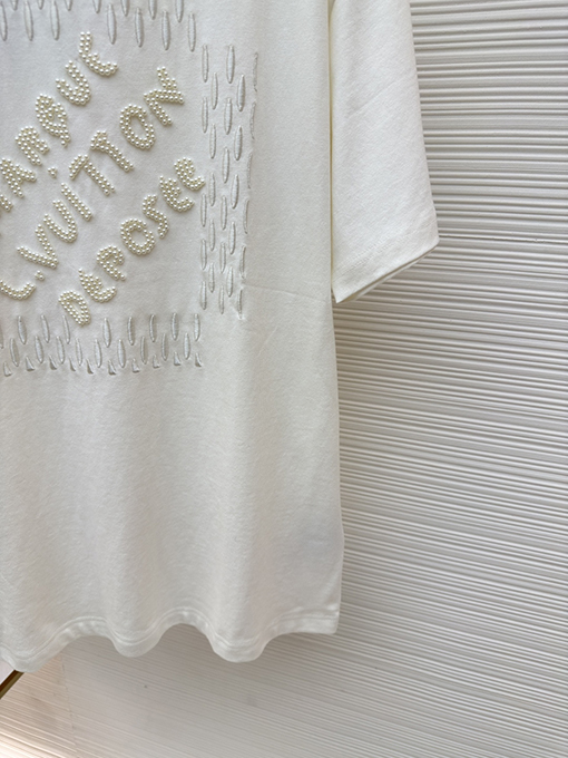 ルイヴィトン 刺繍ビーズロゴ半袖Tシャツ