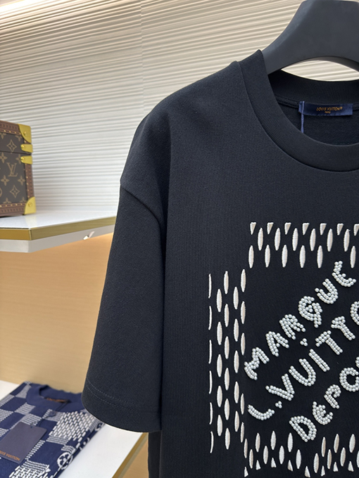 ルイヴィトン 刺繍ビーズロゴ半袖Tシャツ
