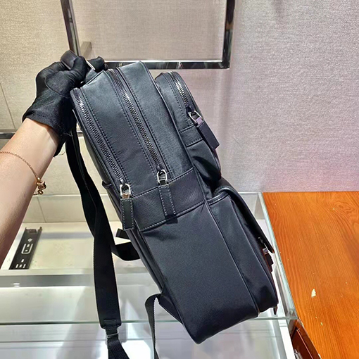 プラダスーパーコピー 新しい実用的なバックパック