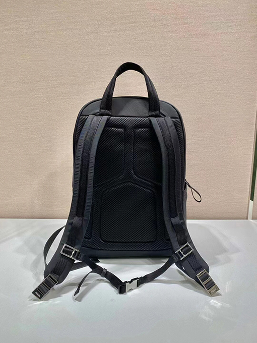 プラダ Linea Rossa サシリーズのバックパック