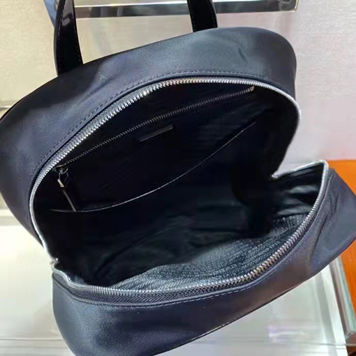 プラダ Re-Nylon リサイクルナイロンバックパック