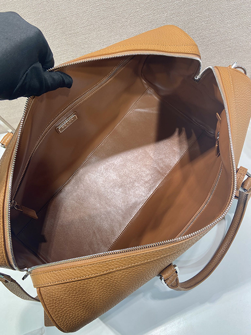 プラダ 新しい革製旅行バッグ