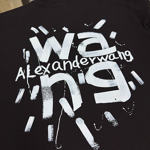 アレキサンダーワン Alexander Wang フロントとバックに文字が入ったデジタルダイレクトプリントのクルーネック スウェットシャツ