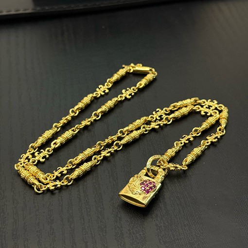 クロムハーツ ピンクダイヤモンドのハート型ペンダント付きゴールドネックレス
