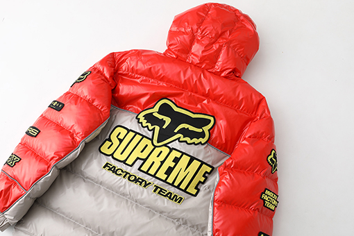 シュプリームコピー WEEK9 Shiny Down Puffer Jacke 光沢のあるロゴ入りフード付きコンフォートカジュアルジャケット