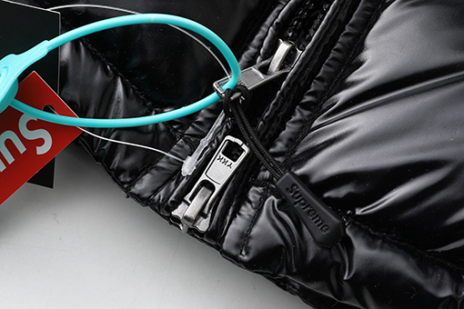シュプリームコピー WEEK9 Shiny Down Puffer Jacke 光沢のあるロゴ入りフード付きコンフォートカジュアルジャケット