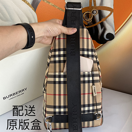 バーバリー 限定ロゴ柄ジャカードストライプメッシュチェストバッグ
