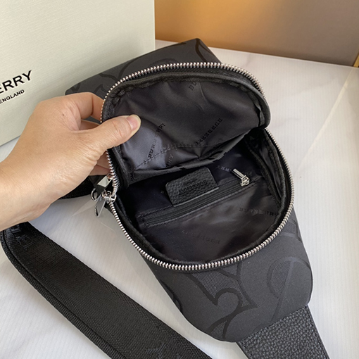 バーバリー BURBERRY 新しいメンズチェストバッグ