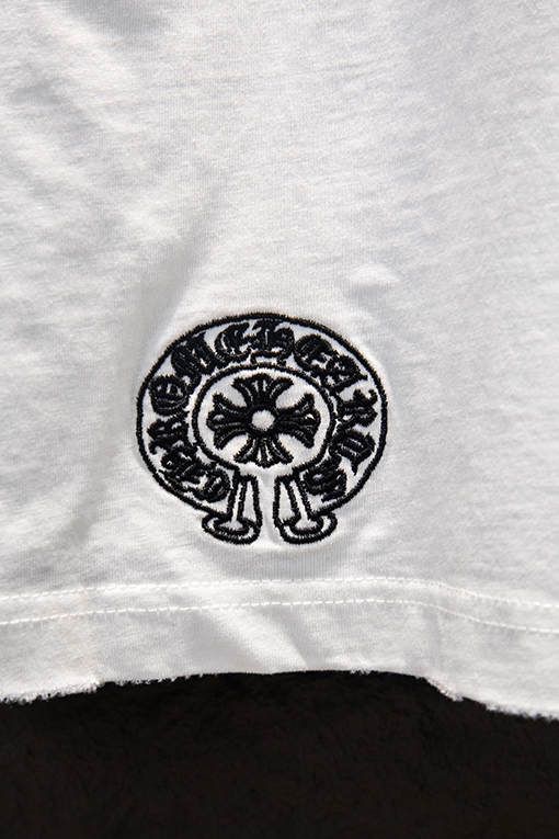 クロムハーツ ヘビーデューティーなダメージとウォッシュをしたアップリケ刺繍の半袖Tシャツ