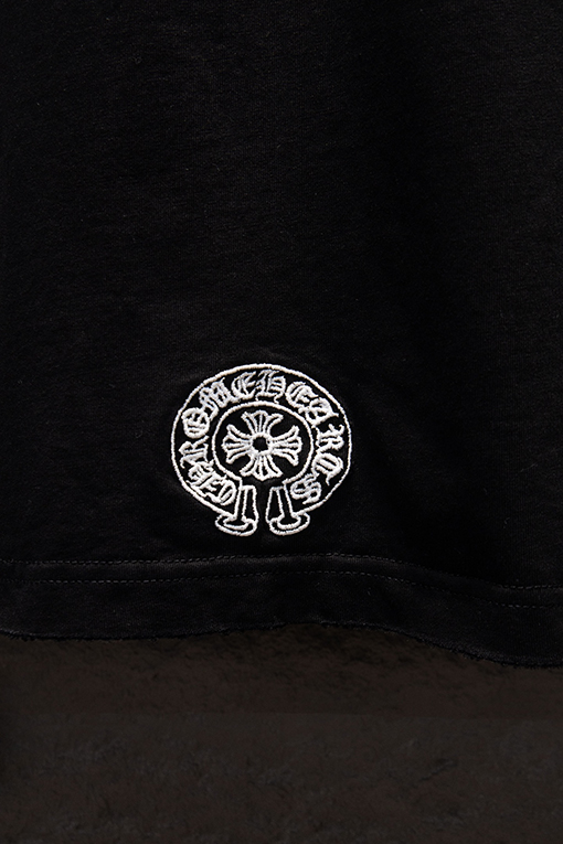 クロムハーツ ヘビーデューティーなダメージとウォッシュをしたアップリケ刺繍の半袖Tシャツ