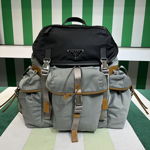 プラダスーパーコピー Saffiano 機能のな大型バックパック