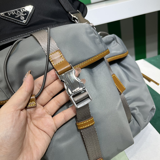 プラダスーパーコピー Saffiano 機能のな大型バックパック