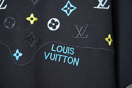 ルイヴィトンコピー カラーブロック刺繍入り LV 半袖Tシャツ