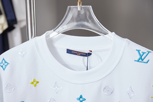 ルイヴィトンコピー カラーブロック刺繍入り LV 半袖Tシャツ