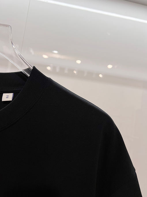 バーバリー BURBERRY フロントとバックに馬のロゴが刺繍された半袖Tシャツ