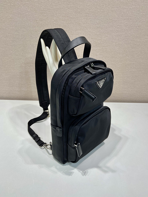 プラダ Re-Nylon Saffiano 新しいリサイクルナイロンチェストバッグ