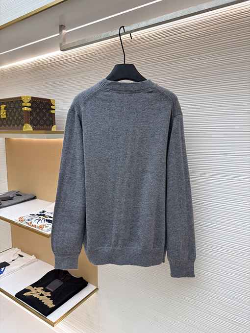 バーバリー 刺繍入りラウンドネックニットセーター