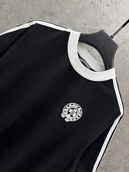 クロムハーツスーパーコピー クラシックなレザーのクロスステッチストライプショルダー半袖Tシャツ