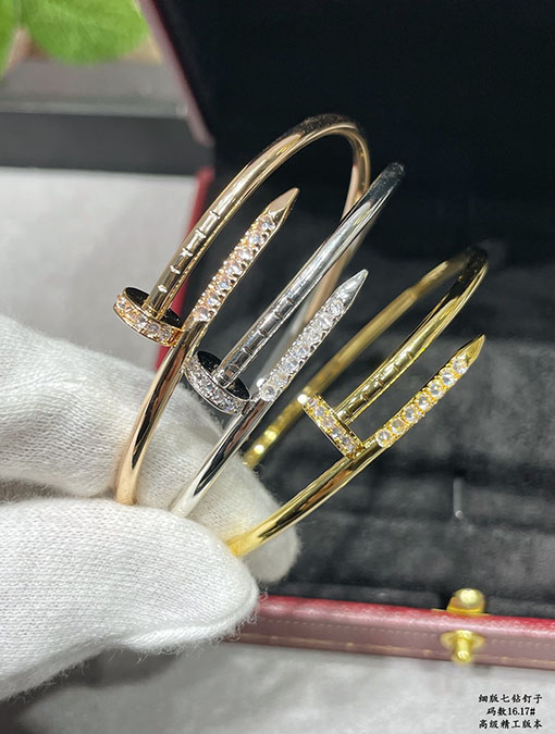 カルティエ 7つのダイヤモンドがあしらわれた中空チューブネイルブレスレット