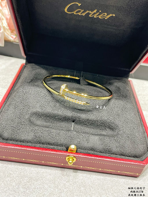 カルティエ 7つのダイヤモンドがあしらわれた中空チューブネイルブレスレット