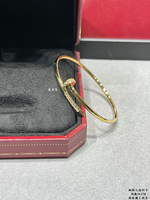 カルティエ 7つのダイヤモンドがあしらわれた中空チューブネイルブレスレット