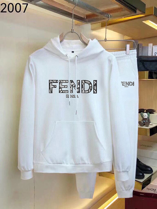 フェンディ FENDI 新作のフード付きスウェットシャツとパンツのセット