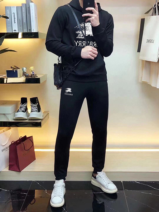 バーバリーコピー BURBERRY 人気のあるフード付きスウェットシャツとパンツのセット