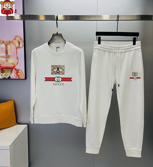 グッチ クラシックな人気のクルーネックのスウェットシャツとパンツのセット