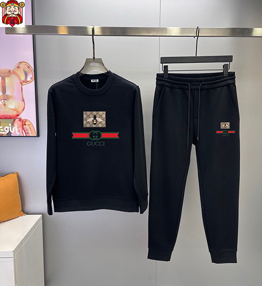 グッチ クラシックな人気のクルーネックのスウェットシャツとパンツのセット