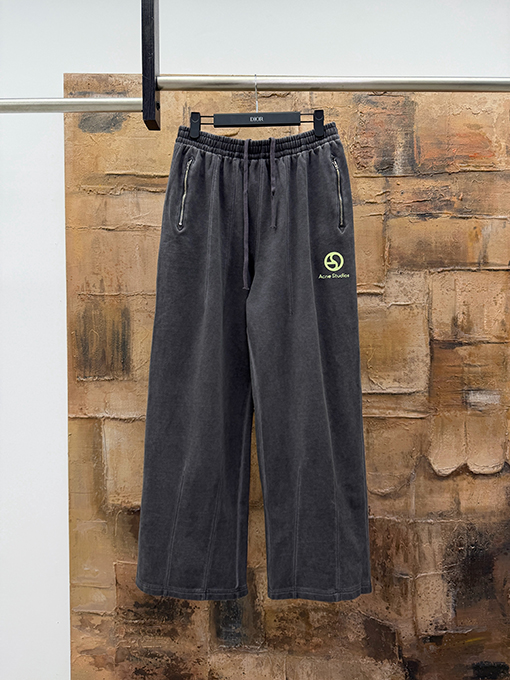 アクネストゥディオズコピー Acne Studios ダメージのロゴ入りパンツ