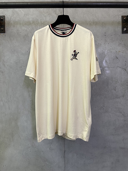 モンクレールスーパーコピー ロゴパッチ付き刺繍入りコットン半袖Tシャツ